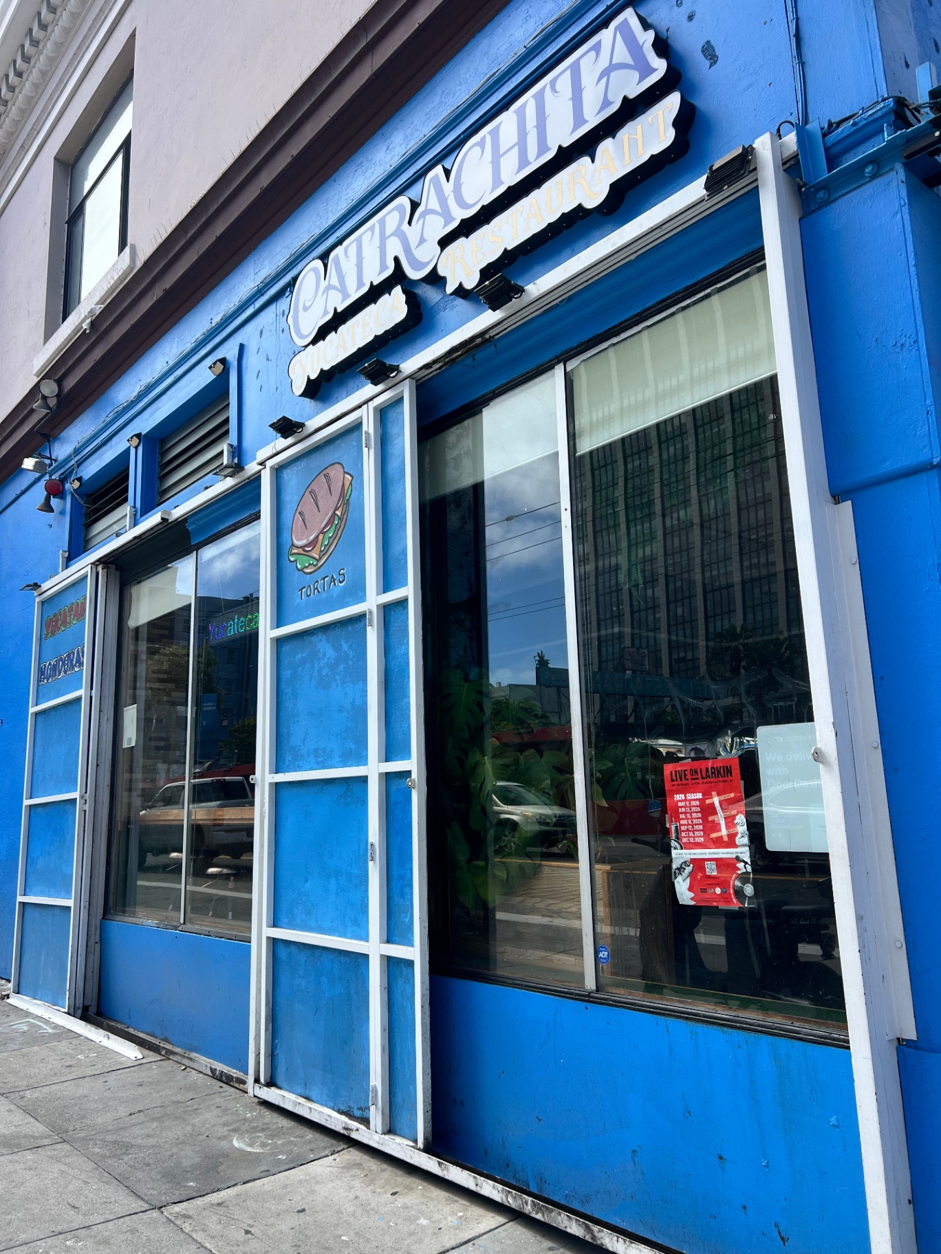 Side view of the blue Catrachita storefront